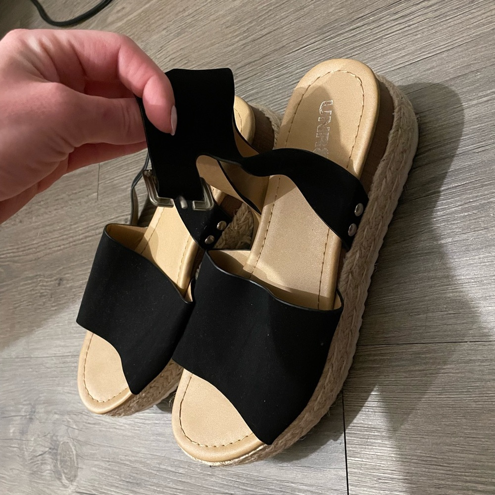 Unr8d Black platform sandal